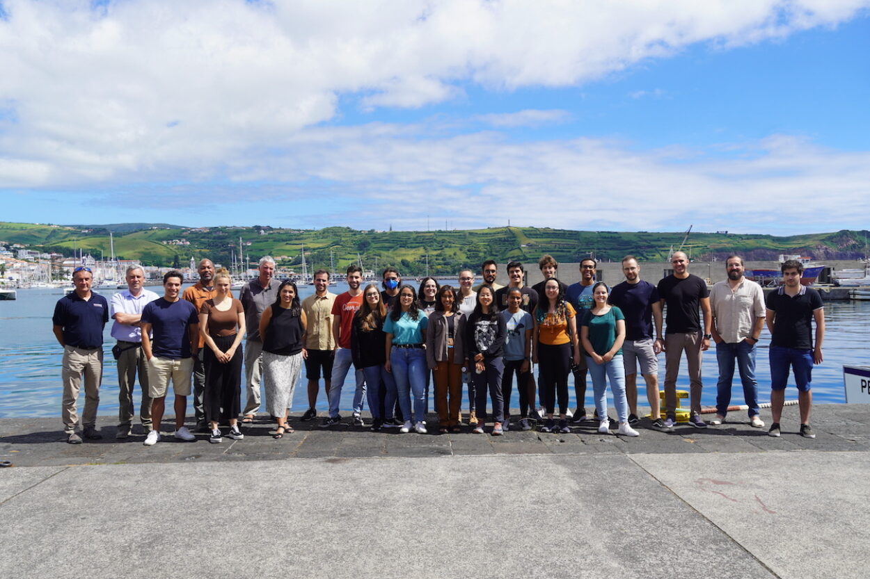 Students and lecturers from the 2022 Marine Robotics Summer Program